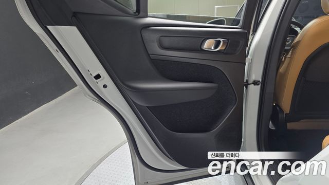 Volvo XC40 2022 — photo 15
