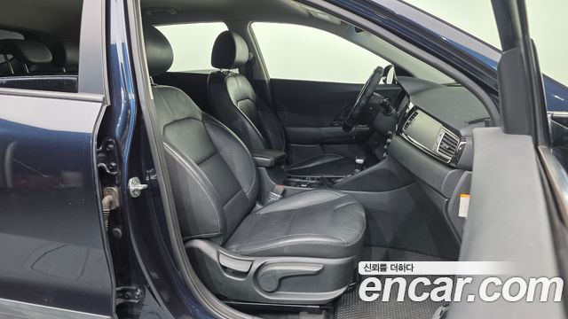 Kia Niro 2018 — photo 11
