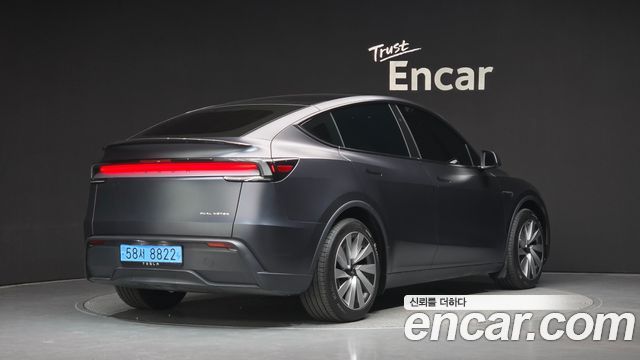 Tesla Model Y 2025 — photo 2
