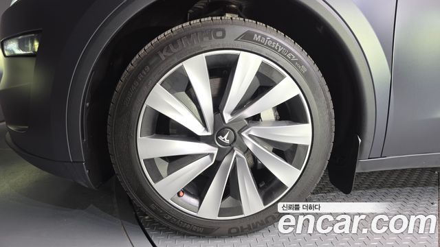 Tesla Model Y 2025 — photo 5