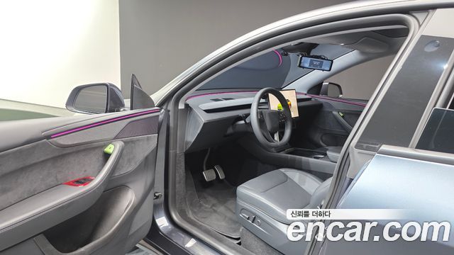 Tesla Model Y 2025 — photo 10