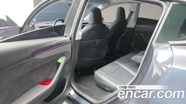 Tesla Model Y 2025 — photo 11