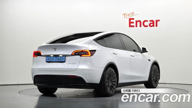 Tesla Model Y 2021 — photo 2