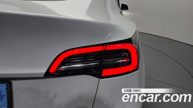 Tesla Model Y 2021 — photo 9