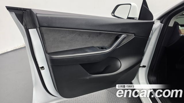 Tesla Model Y 2021 — photo 14