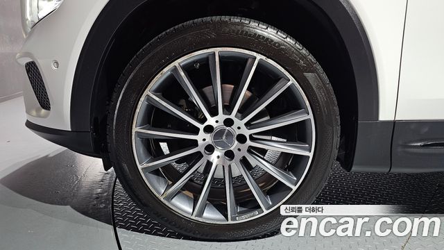 Mercedes-Benz GLB-Class 2020 — photo 5