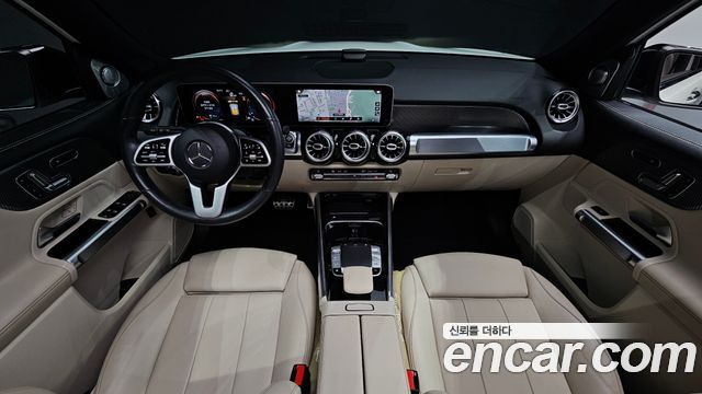 Mercedes-Benz GLB-Class 2020 — photo 10