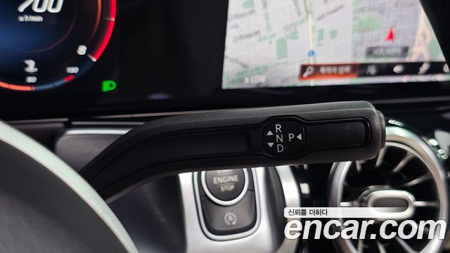 Mercedes-Benz GLB-Class 2020 — photo 12