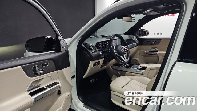 Mercedes-Benz GLB-Class 2020 — photo 13