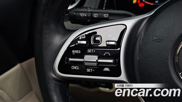 Mercedes-Benz GLB-Class 2020 — photo 22