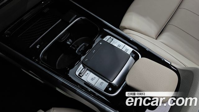 Mercedes-Benz GLB-Class 2020 — photo 24