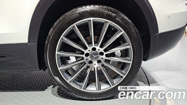 Mercedes-Benz GLB-Class 2020 — photo 7