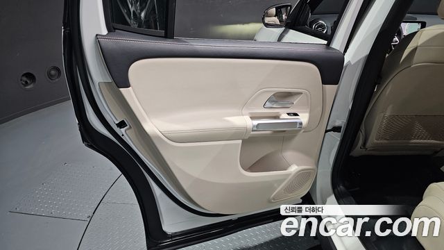 Mercedes-Benz GLB-Class 2020 — photo 15