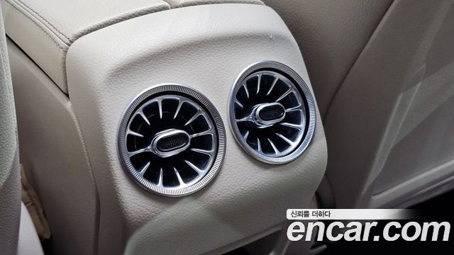 Mercedes-Benz GLB-Class 2020 — photo 30