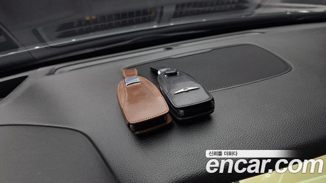 Genesis G80 2017 — photo 31
