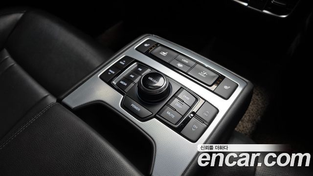 Genesis G80 2017 — photo 34