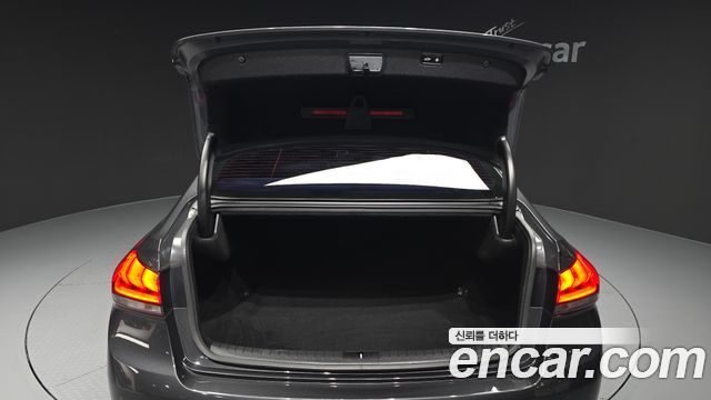 Genesis G80 2017 — photo 36