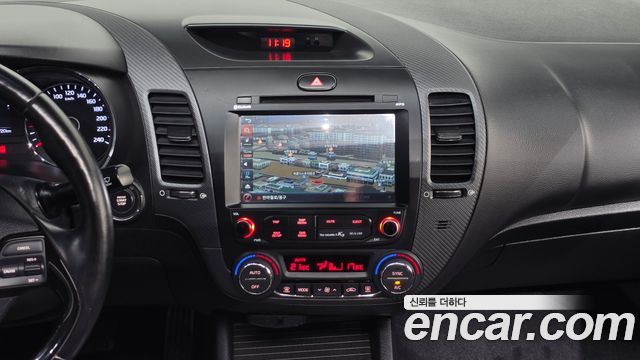 Kia K3 2017 — photo 13
