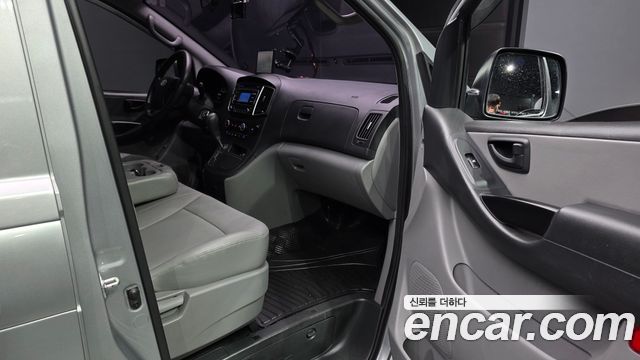 Hyundai Starex 2019 — photo 11
