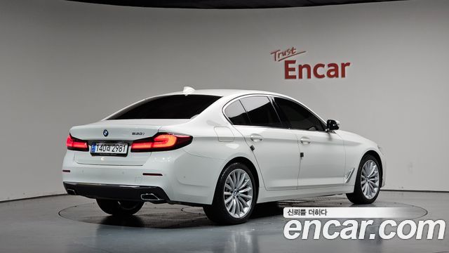 BMW 5-Series 2023 — photo 2
