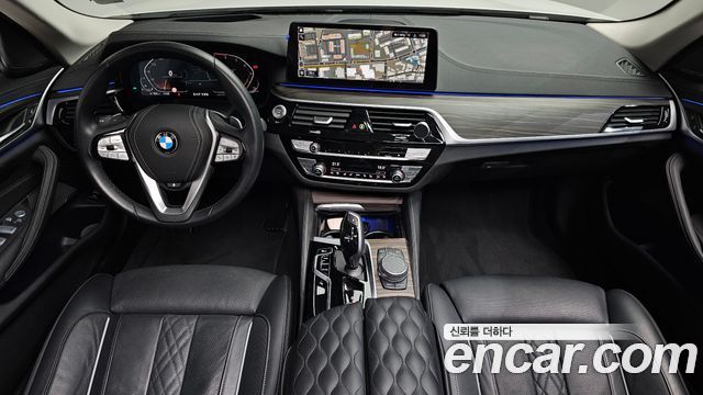 BMW 5-Series 2023 — photo 10