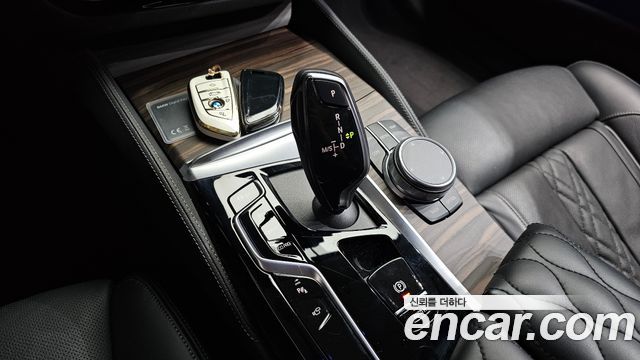 BMW 5-Series 2023 — photo 12