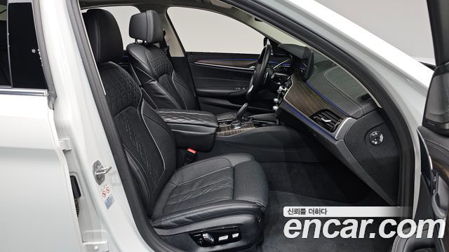BMW 5-Series 2023 — photo 17
