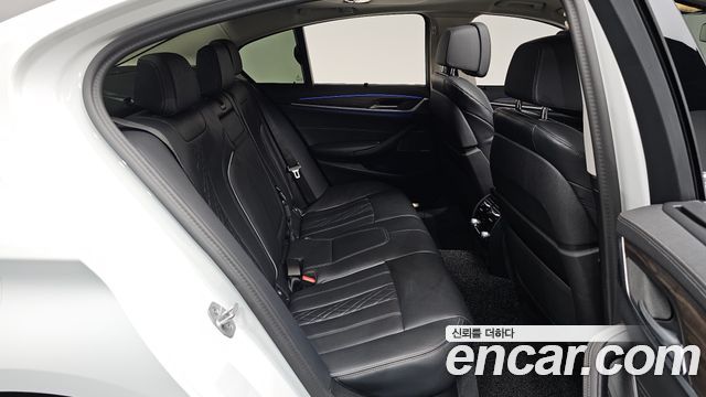 BMW 5-Series 2023 — photo 18
