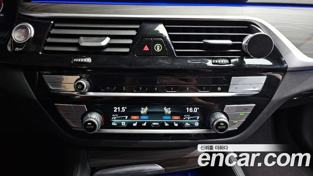 BMW 5-Series 2023 — photo 24