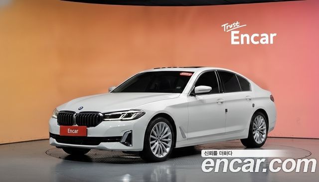 BMW 5-Series 2023 — photo 1