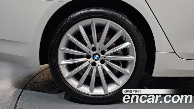BMW 5-Series 2023 — photo 7