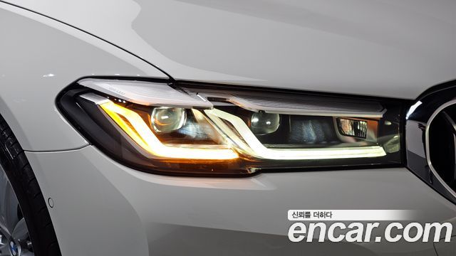 BMW 5-Series 2023 — photo 8