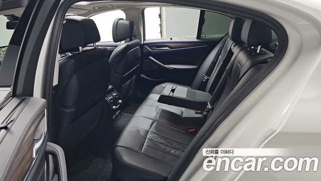 BMW 5-Series 2023 — photo 16