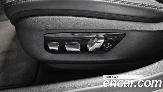 BMW 5-Series 2023 — photo 31