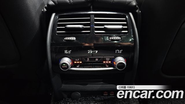 BMW 5-Series 2023 — photo 33