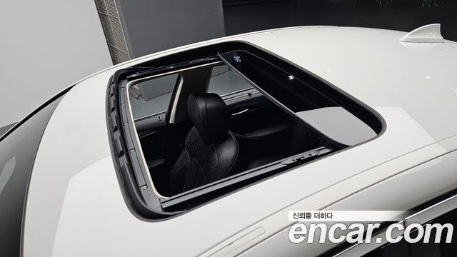 BMW 5-Series 2023 — photo 34