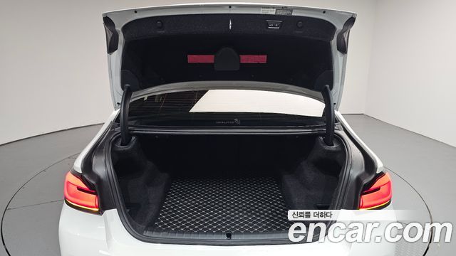 BMW 5-Series 2023 — photo 35