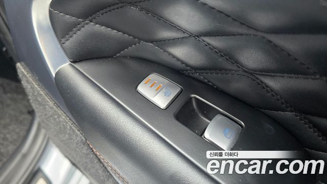 Genesis G70 2019 — photo 27