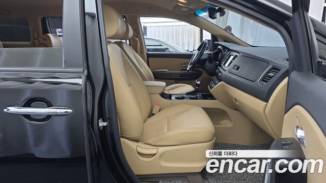 Kia Canival 2020 — photo 16