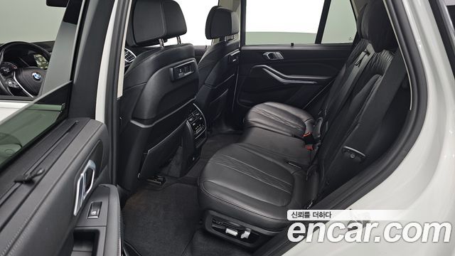 BMW X5 2022 — photo 11