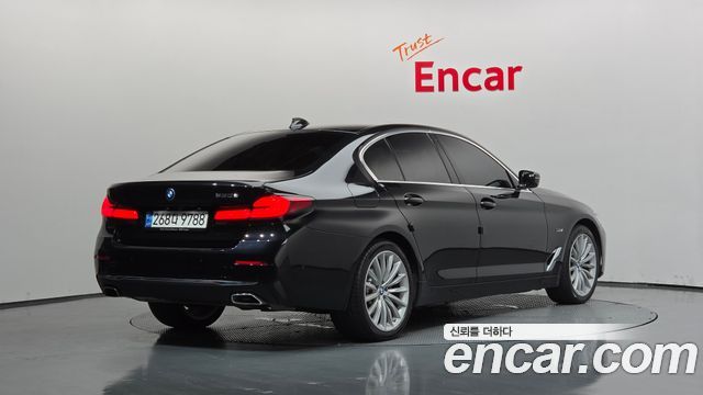 BMW 5-Series 2023 — photo 2