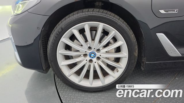 BMW 5-Series 2023 — photo 5