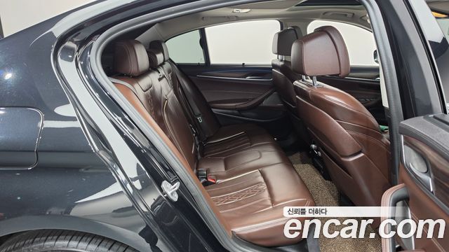 BMW 5-Series 2023 — photo 15