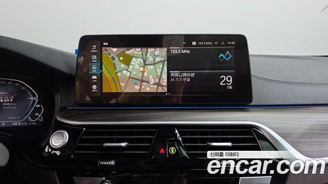 BMW 5-Series 2023 — photo 18