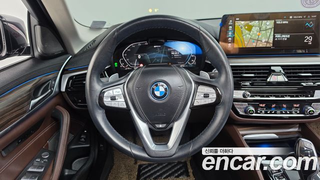 BMW 5-Series 2023 — photo 19