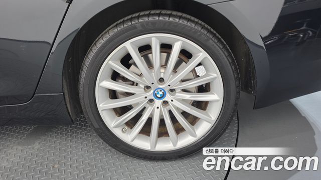 BMW 5-Series 2023 — photo 7