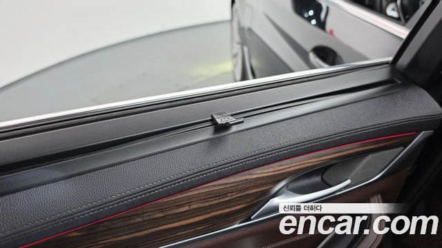 BMW 5-Series 2023 — photo 27
