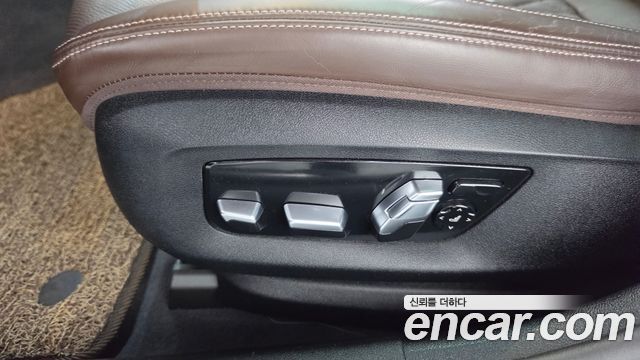 BMW 5-Series 2023 — photo 29