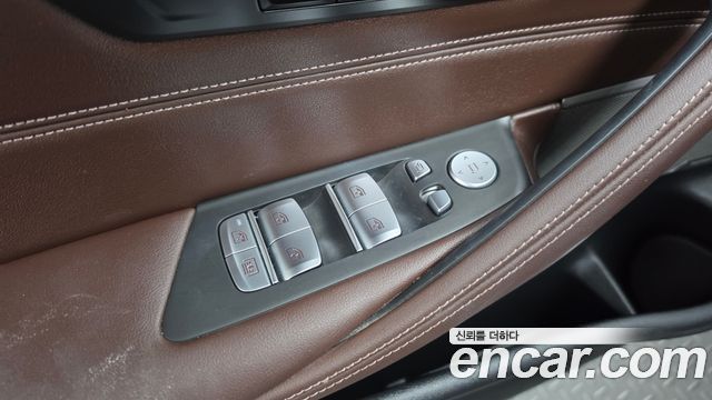 BMW 5-Series 2023 — photo 35