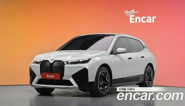 BMW iX 2022 — photo 1